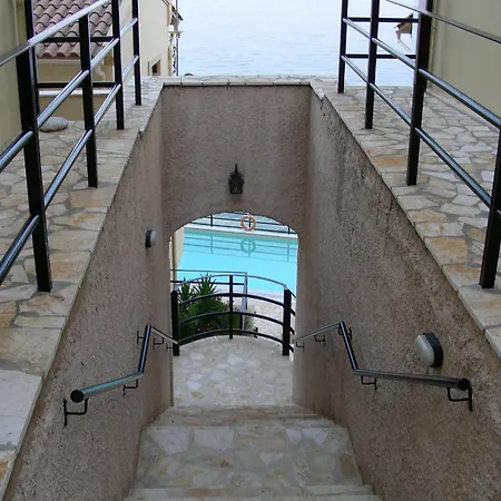 Glyfa Βίλα Μπαρμπάτι
