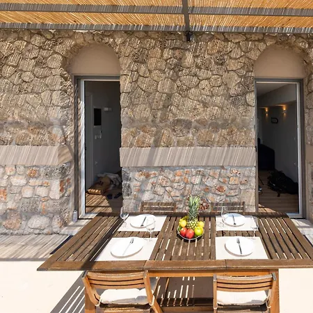 Glyfa Villa